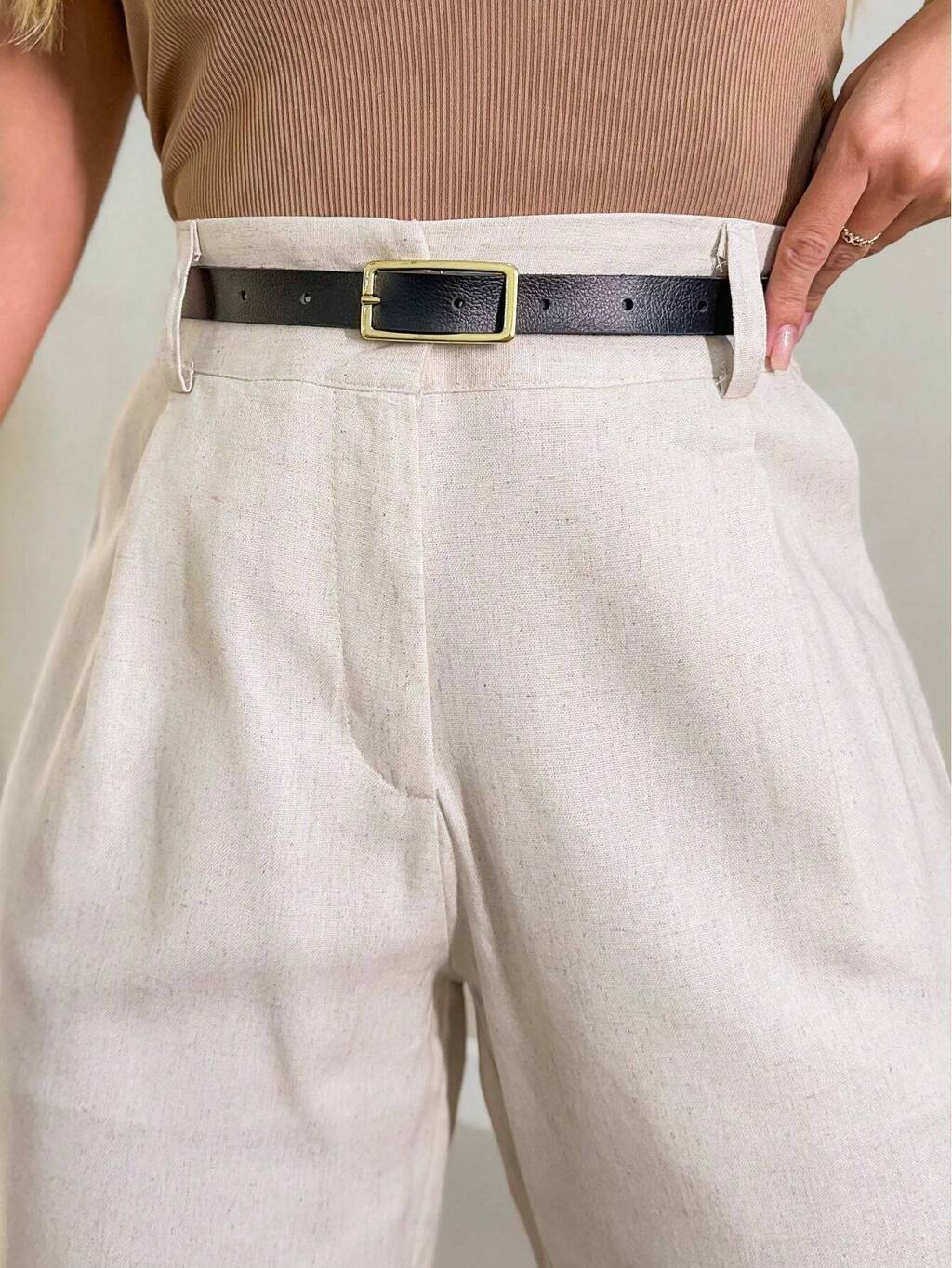 Beige Dames Linnen Shorts met Riem – Hoge Taille & Comfortabele Pasvorm – Casual Elegantie voor Elke Dag