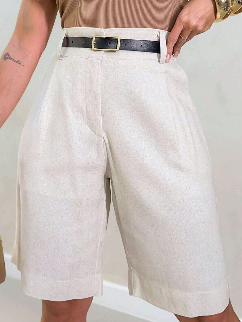 Beige Dames Linnen Shorts met Riem – Hoge Taille & Comfortabele Pasvorm – Casual Elegantie voor Elke Dag